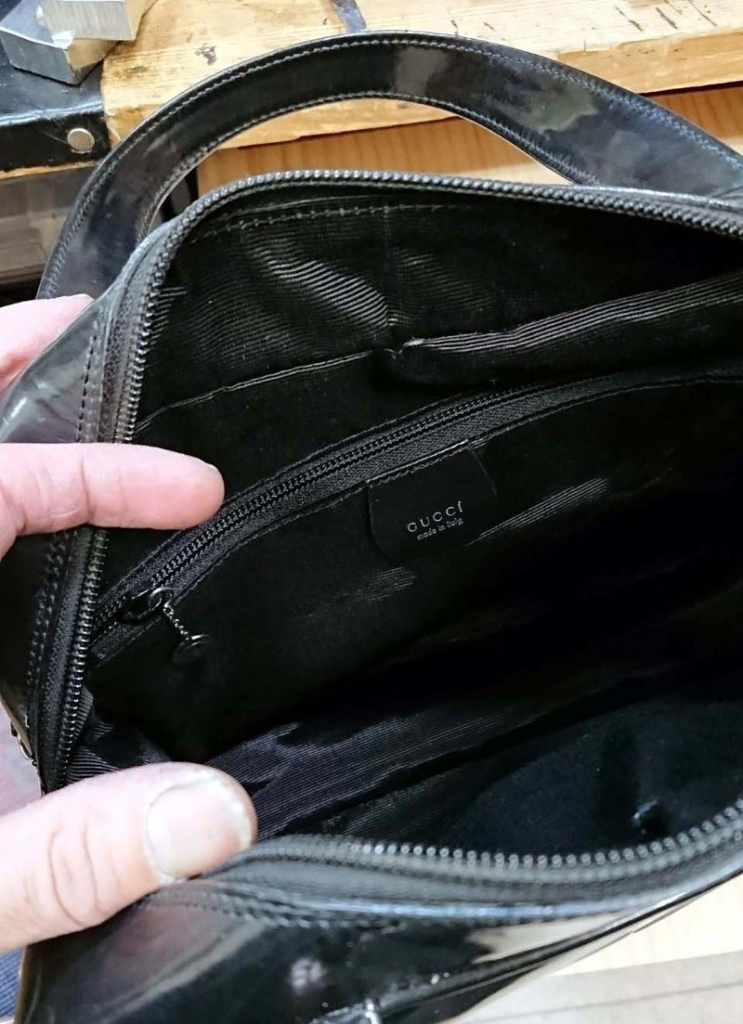 カバン・バック修理例として、Gucci(グッチ)のバック内袋交換修理完成見本